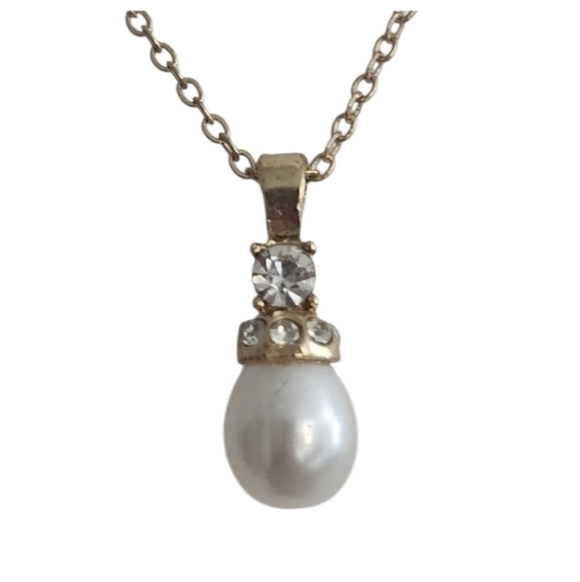 Jewelry - Gold Pearl Pendant Necklace